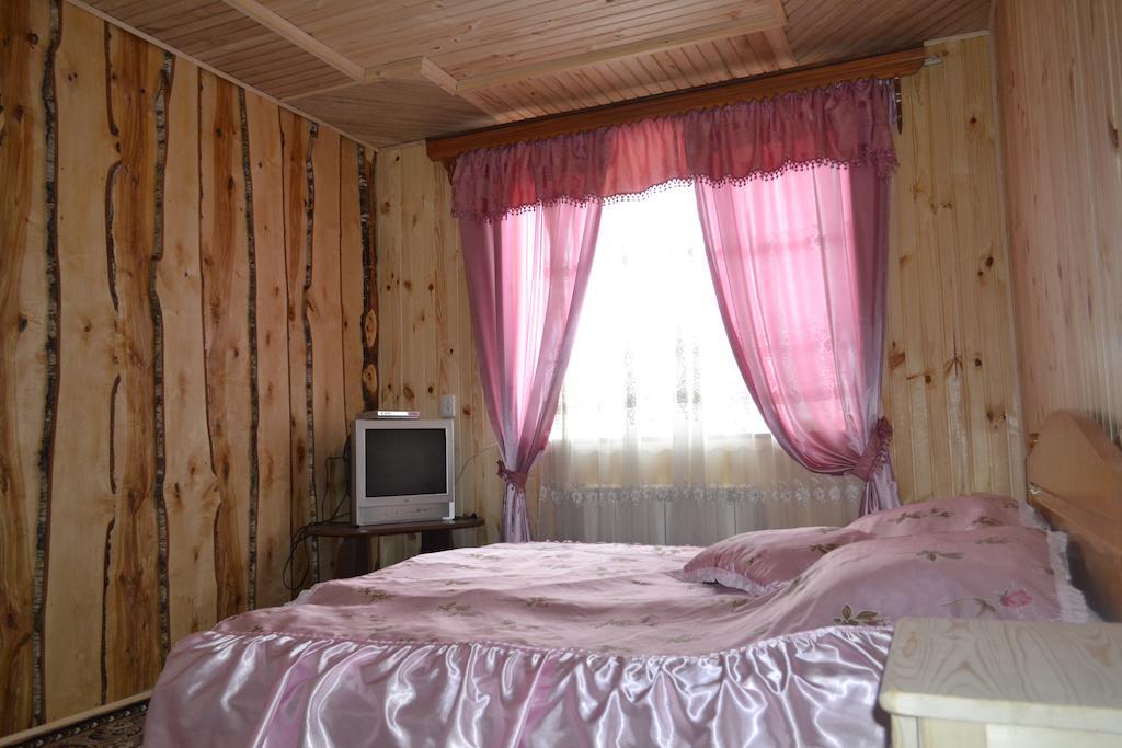 Sadyba Hatynka Jaremtsche Zimmer foto